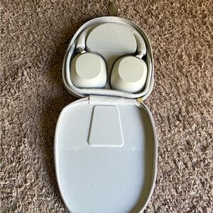 SonyWH1000XM5 Wireless headphones